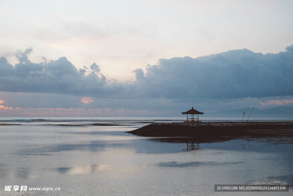 海边黄昏孤亭静谧美景