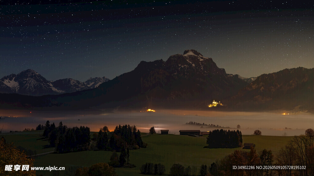 夜幕下的山间静谧美景