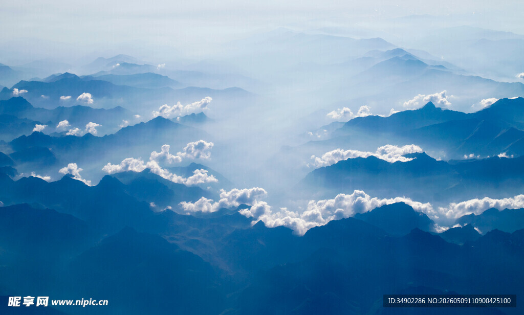 高空俯瞰云海壮丽景观