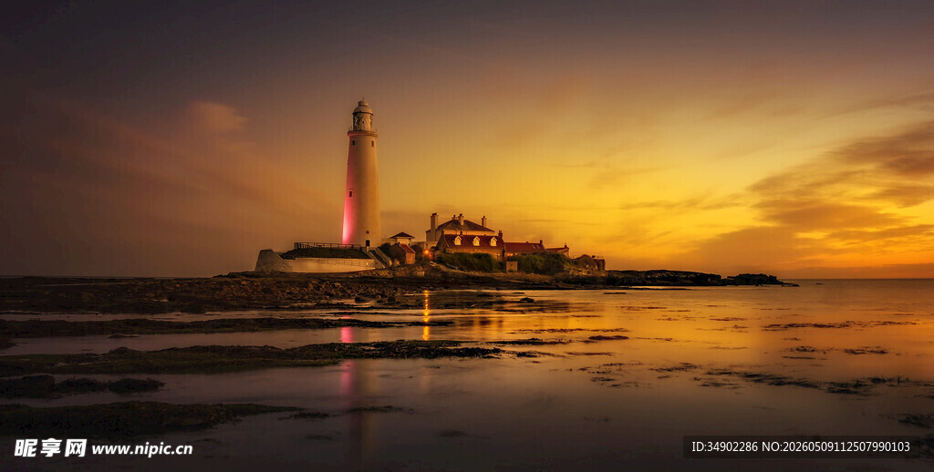 夕阳下的灯塔美景