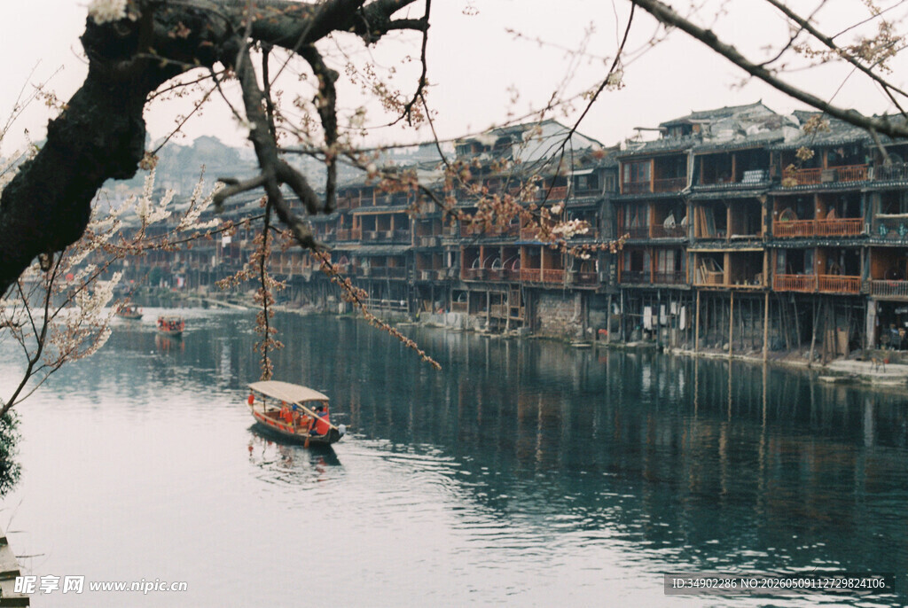 江南水乡小船悠悠美景