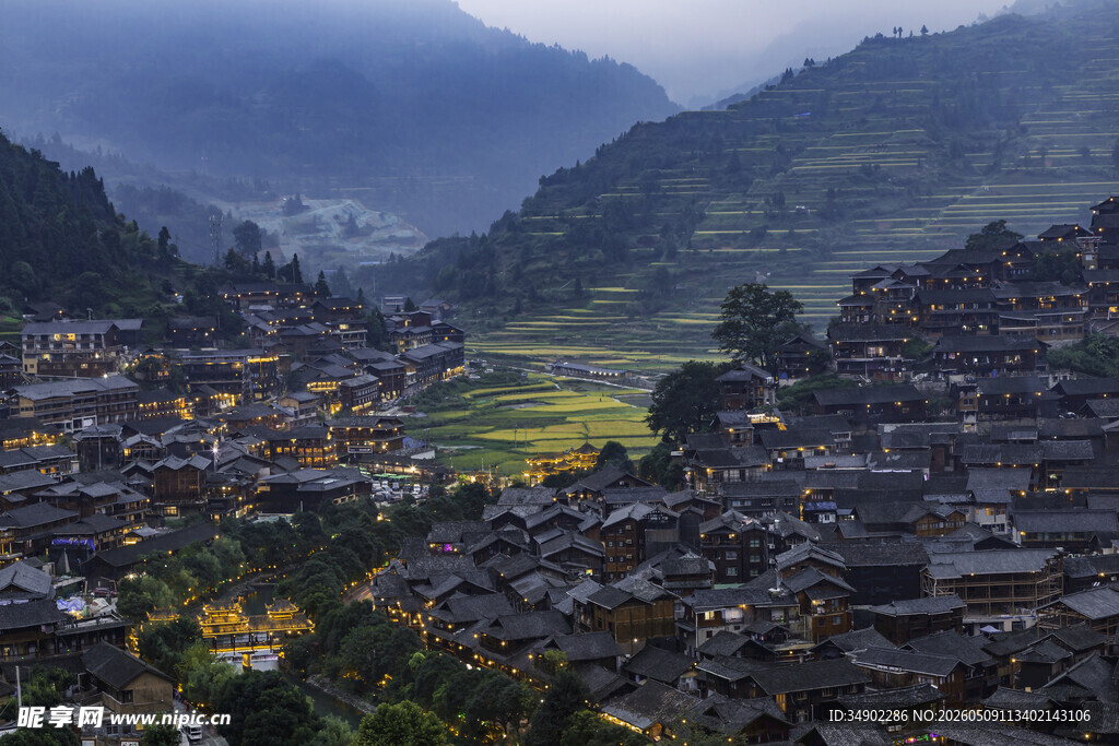 山间苗寨美景