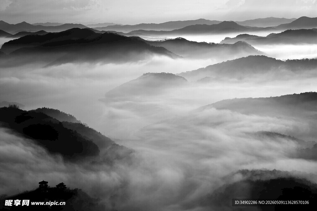 水墨意境山间云海景观