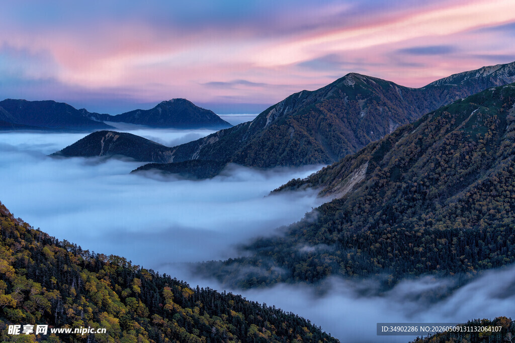 山间云海日出壮丽景观
