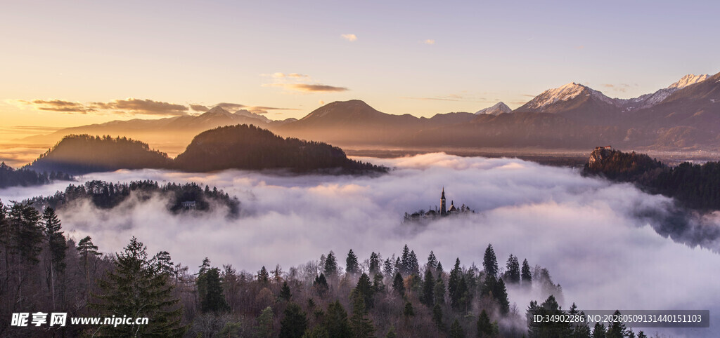 山间云海日出壮丽景观