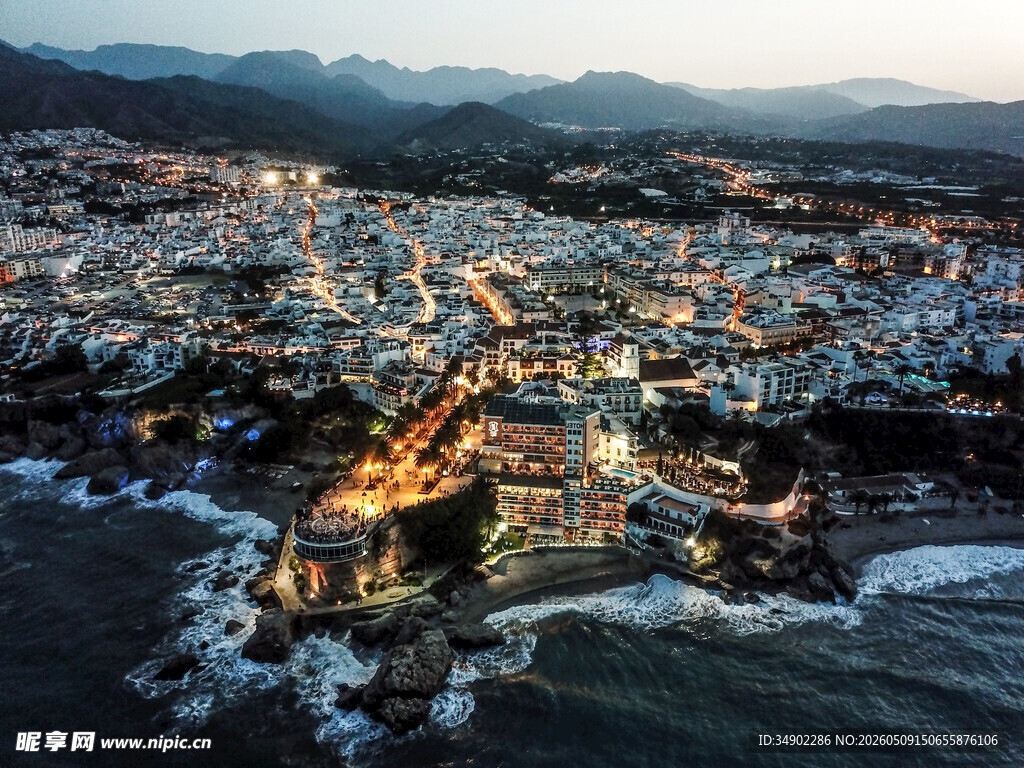 海滨城市夜景俯瞰
