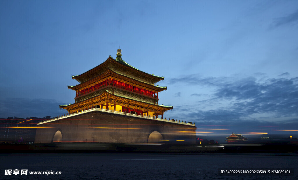 夜幕下的中式古建筑
