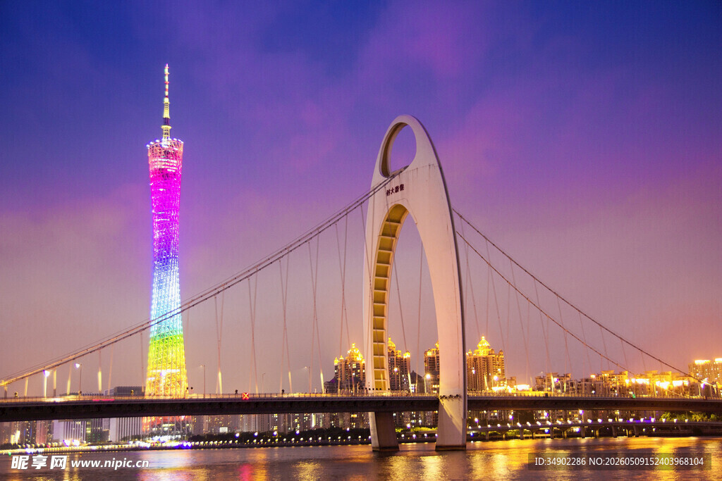 广州夜景中的璀璨地标