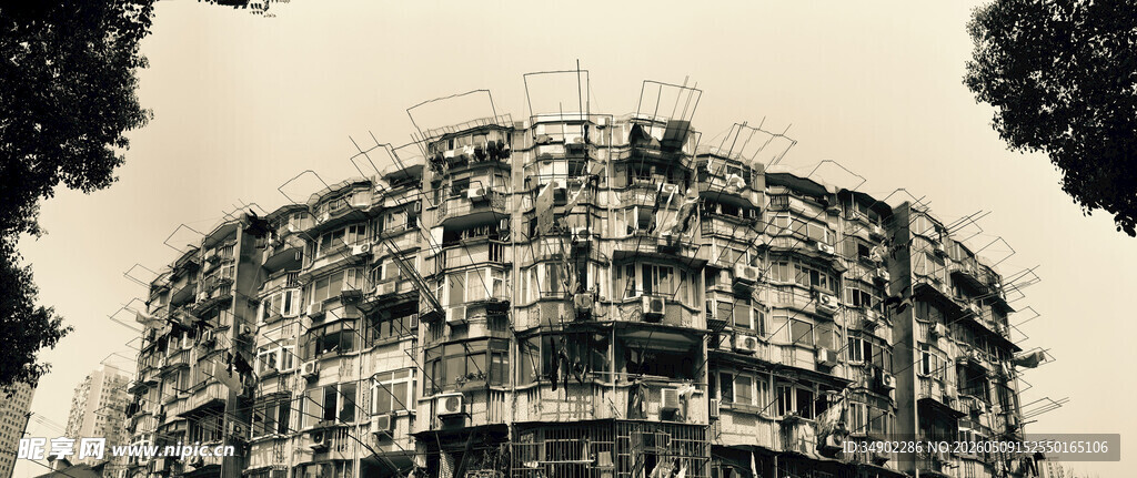 老旧环形建筑外观