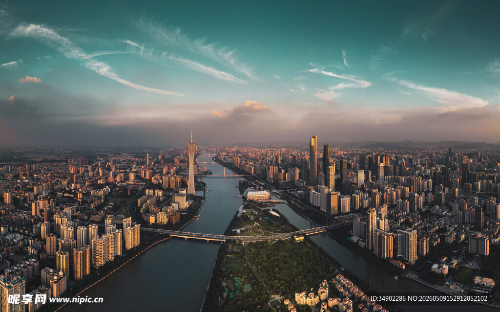 城市河畔壮丽天际线景观