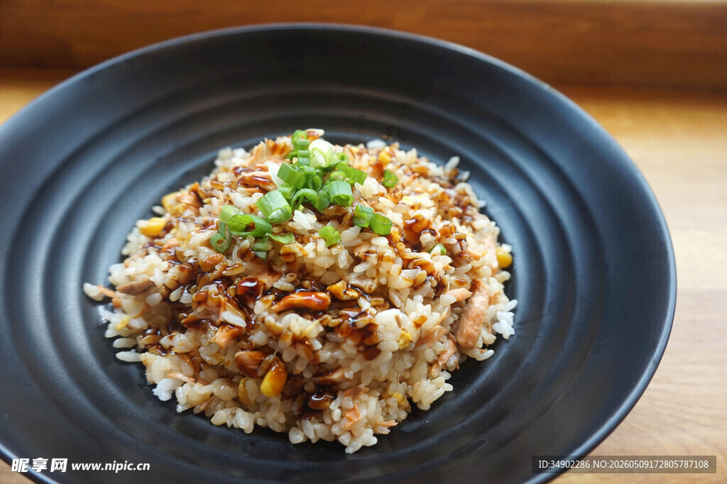美味可口鸡肉香菜炒饭