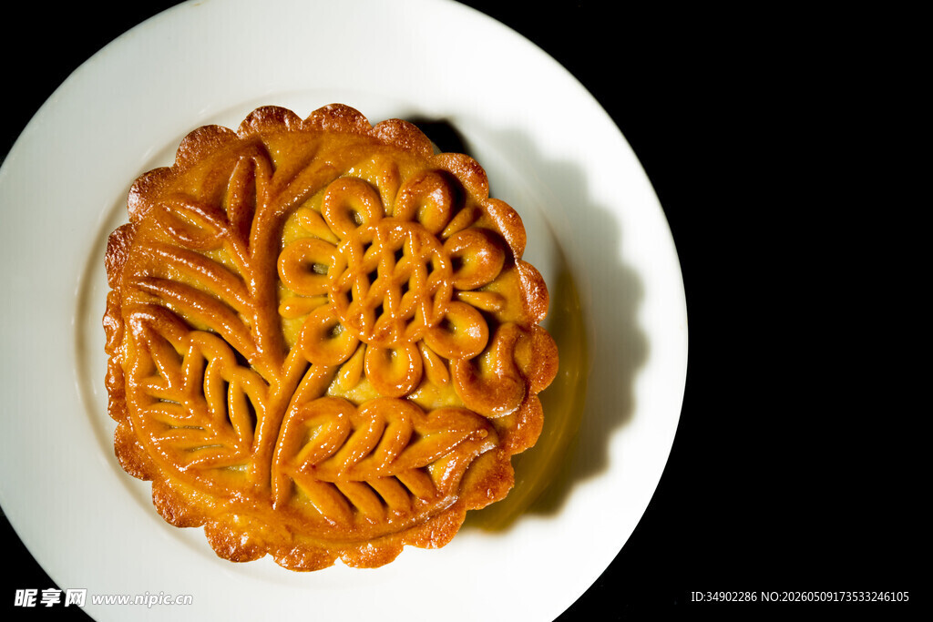 传统花纹月饼特写