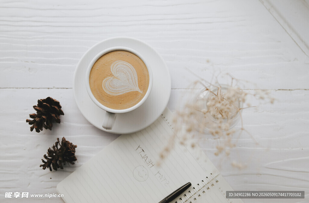 简约桌面的咖啡温馨场景