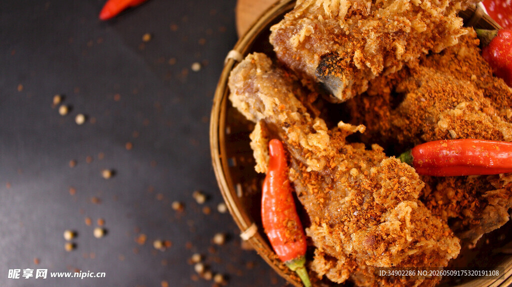 香酥炸鸡配红椒诱人美味