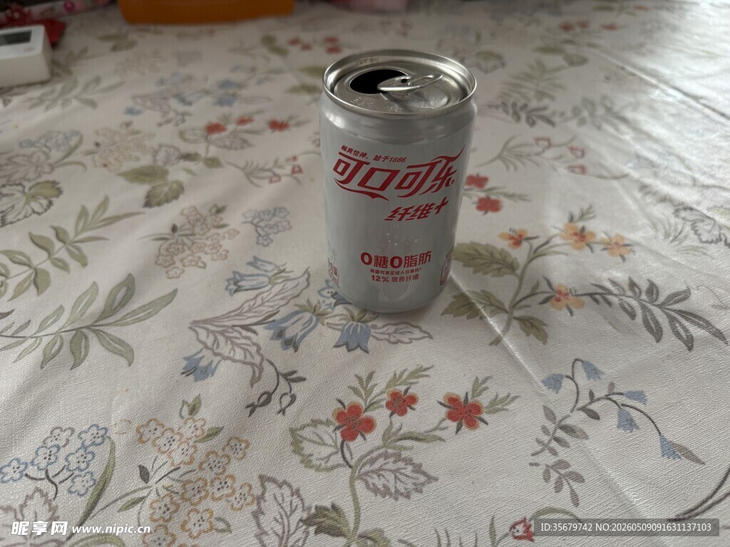 银色喜力啤酒罐