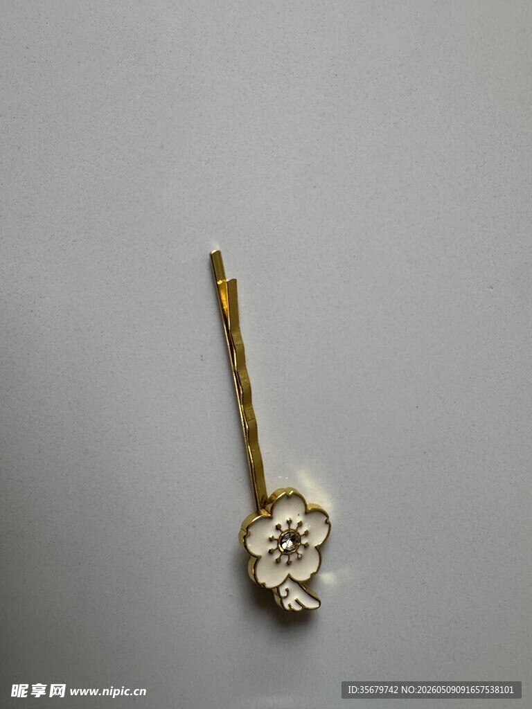 金色花朵造型精致发簪
