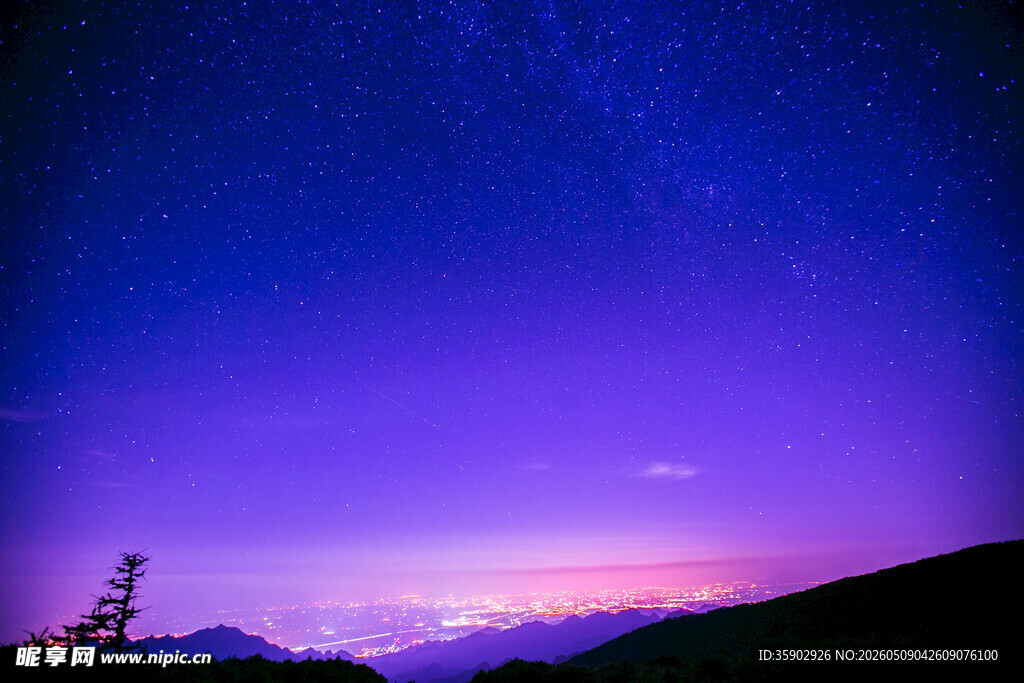 西安夜幕下的绚烂天空美景