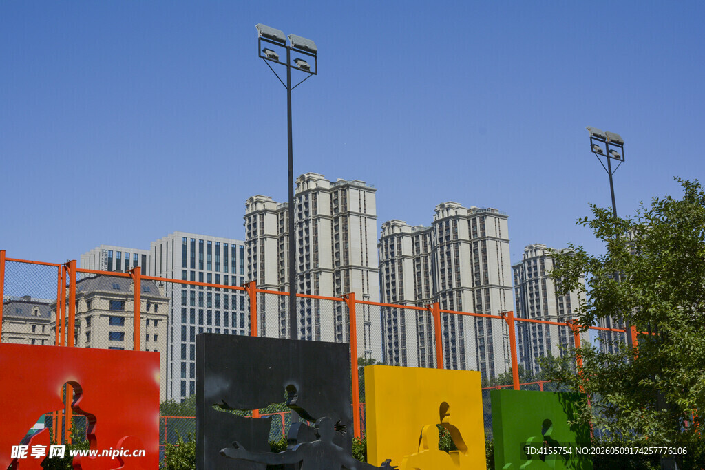 城市中多彩建筑与高楼景观