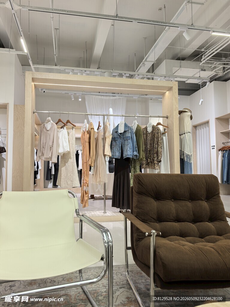 时尚服装店室内场景展示