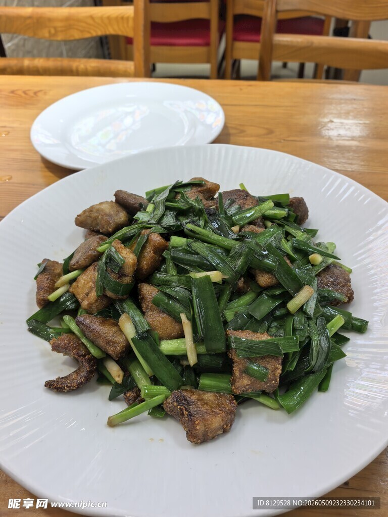 一盘炒青菜与香菇