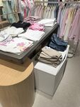 时尚服装店陈列展示
