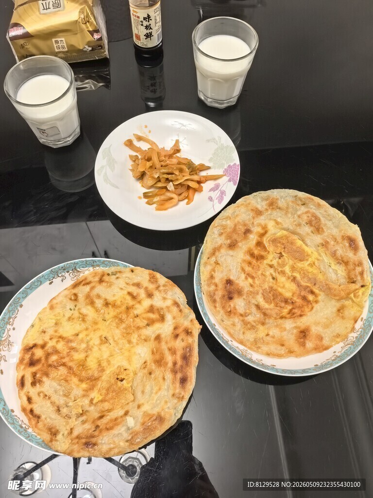 美味早餐饼搭配饮品