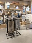 儿童服装店陈列展示