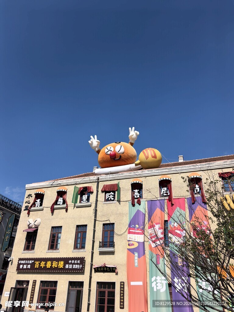 商场楼顶可爱卡通装置