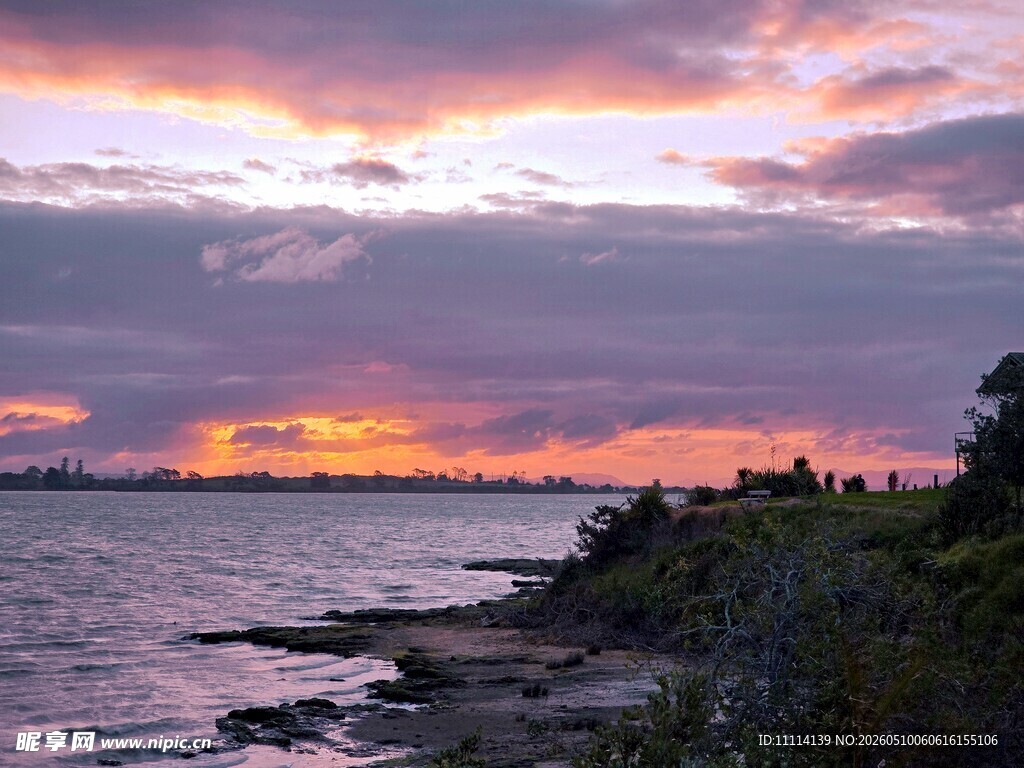 海滨日落美景