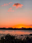 夕阳下的海滨美景