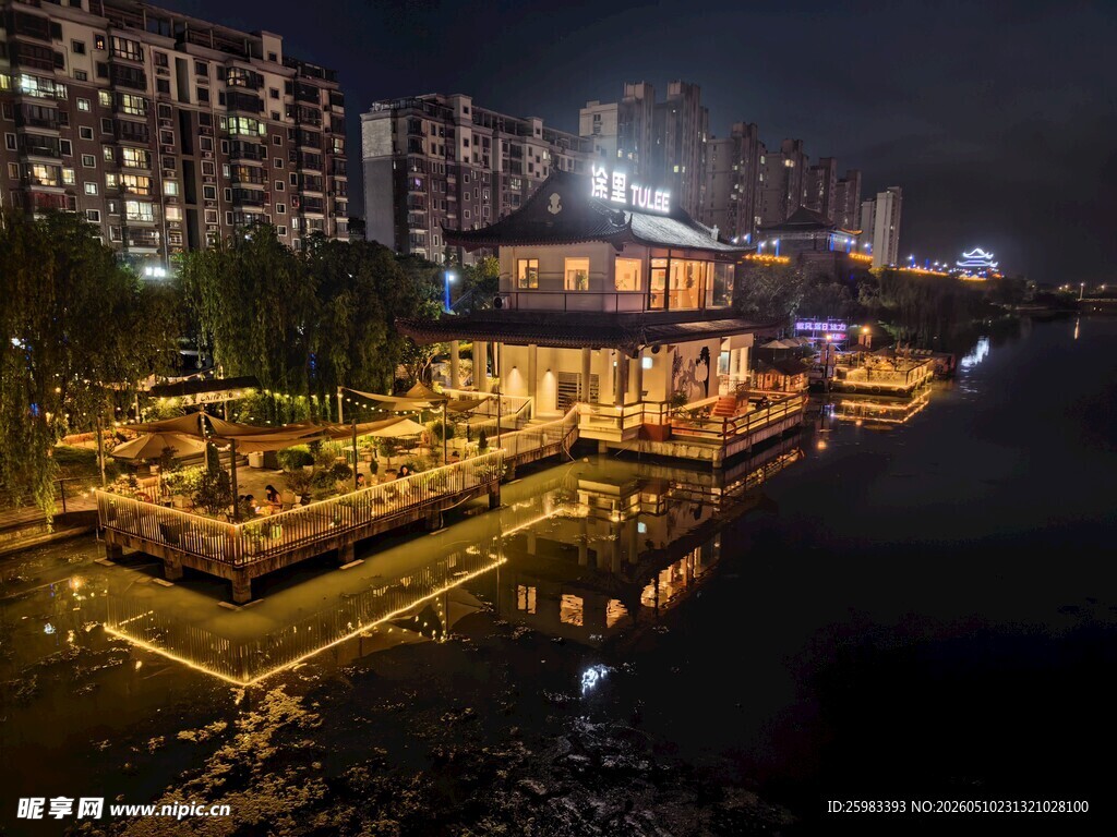 河畔夜景