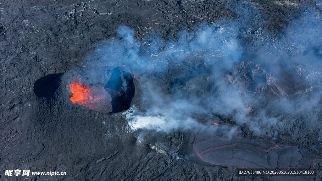 火山熔岩喷发壮观景象