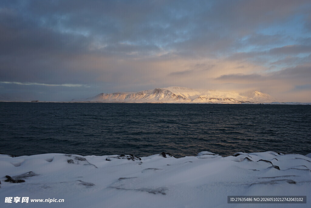 冬日海滨雪景