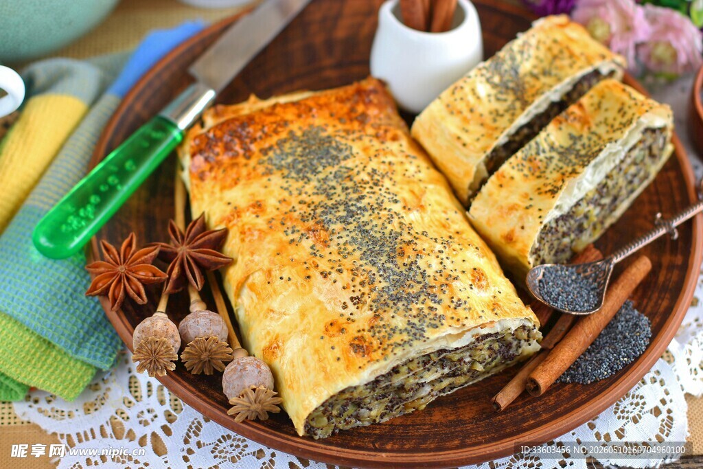 美味菠菜千层饼摆拍图