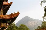 古建与远山相映成趣