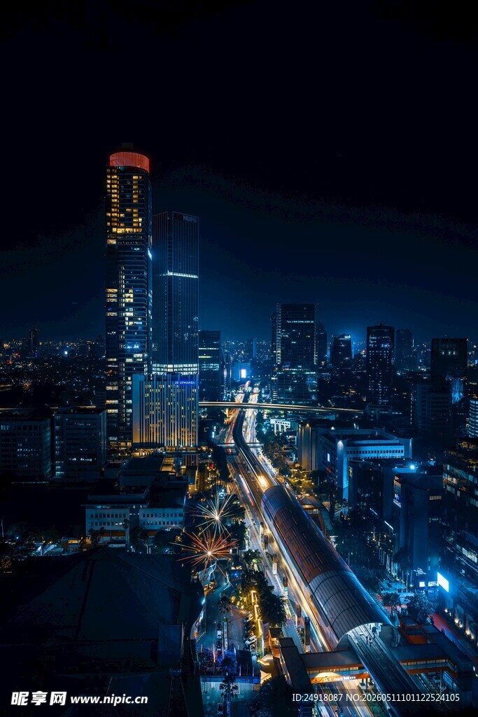 城市璀璨夜景俯瞰图