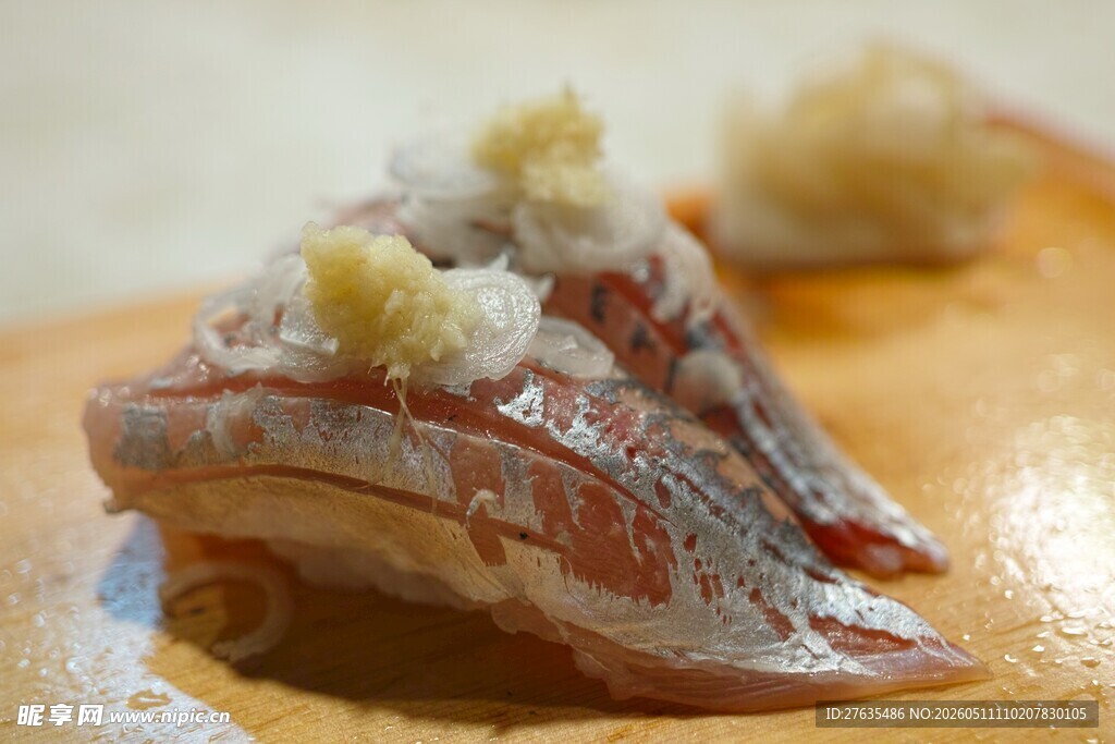 美味培根配精致点缀