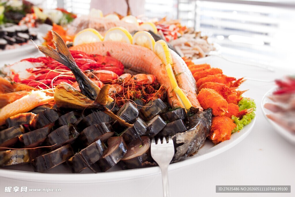 海鲜刺身拼盘美食盛宴