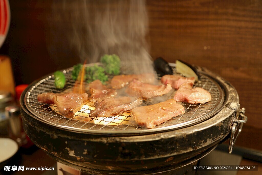 韩式烤肉热气腾腾的美味