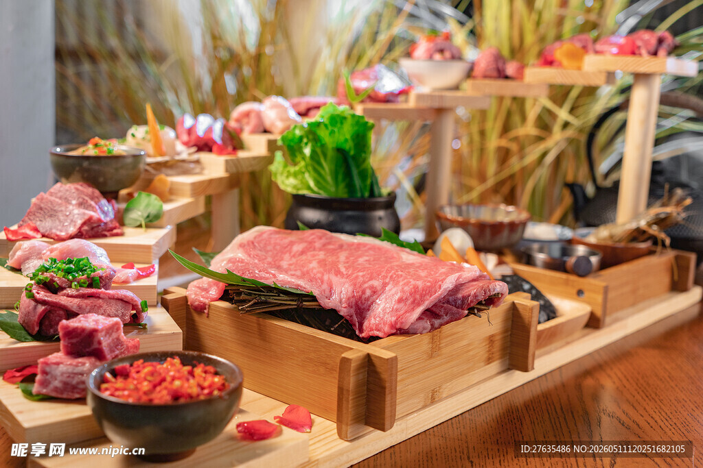 丰盛多样的肉类食材展示