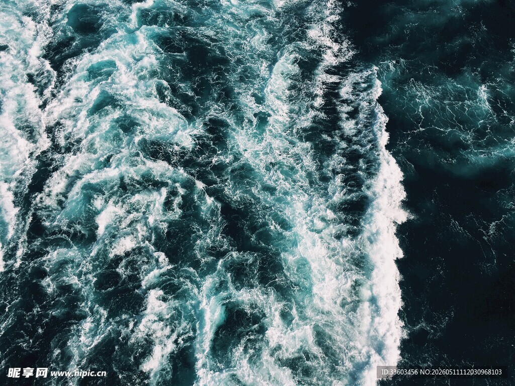 汹涌澎湃的海洋波浪