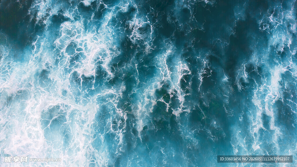 蓝色海浪壮观景象