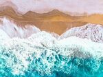 海浪翻涌的壮阔海洋景观