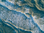 海浪涌动的蓝色海洋画面