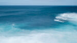 蔚蓝大海壮观海浪景象