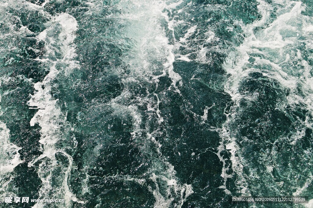 汹涌澎湃的海洋景象