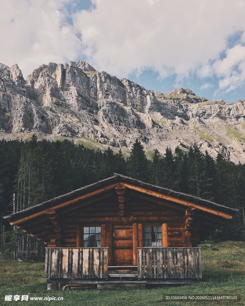 山间木屋