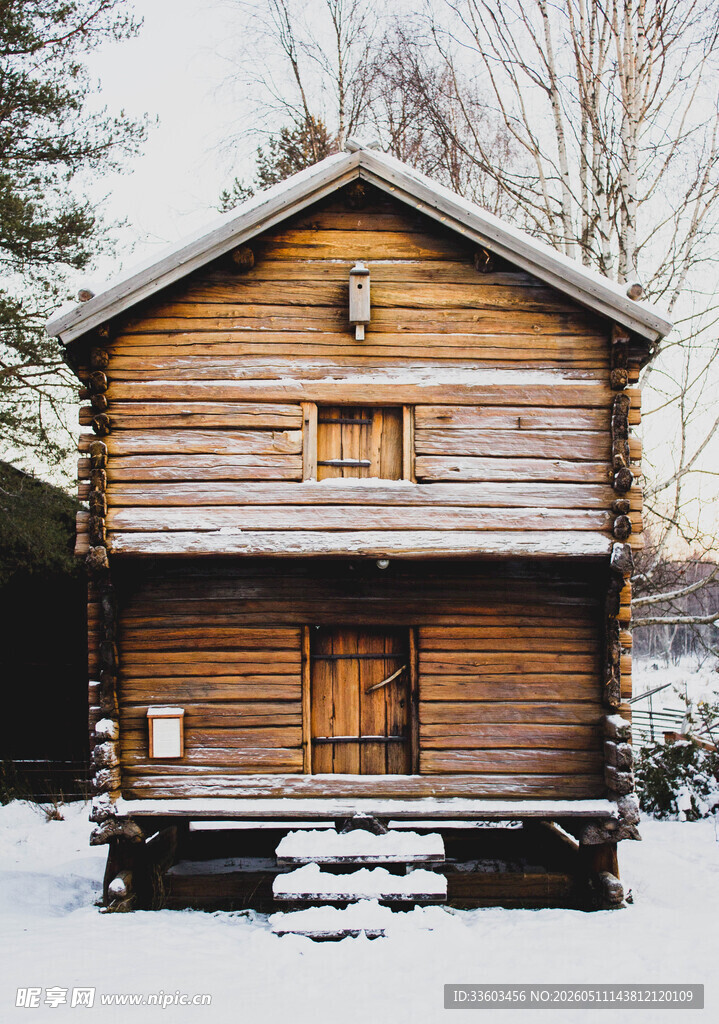 雪中小木屋