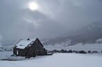雪覆山村