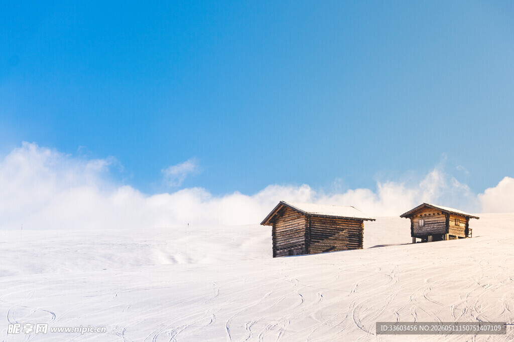 雪山上的两座小屋